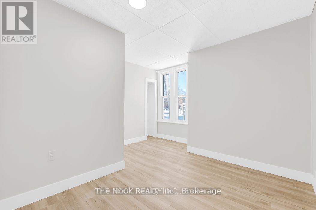243 Bridge Street E Property Photo 6