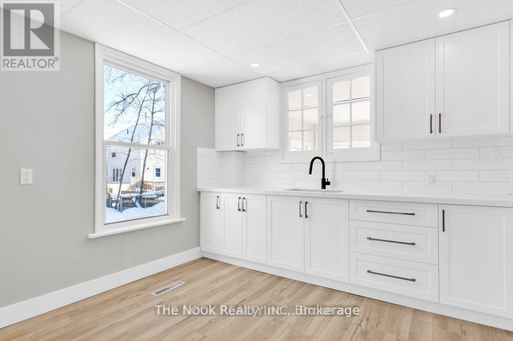 243 Bridge Street E Property Photo 10