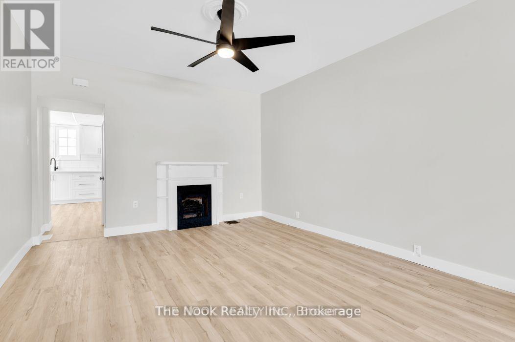 243 Bridge Street E Property Photo 13