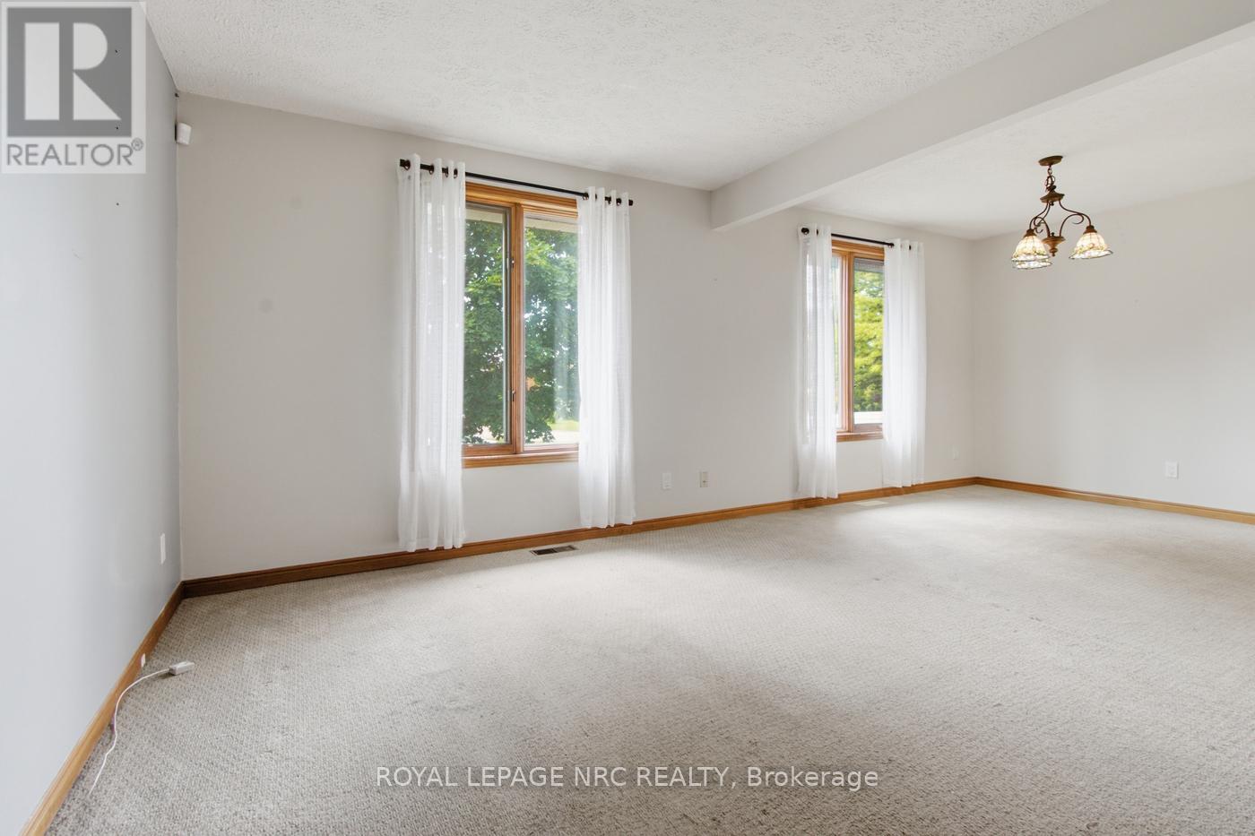 12 Harvest Oak Drive Property Photo 6