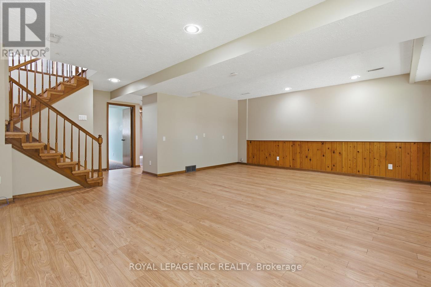 12 Harvest Oak Drive Property Photo 18