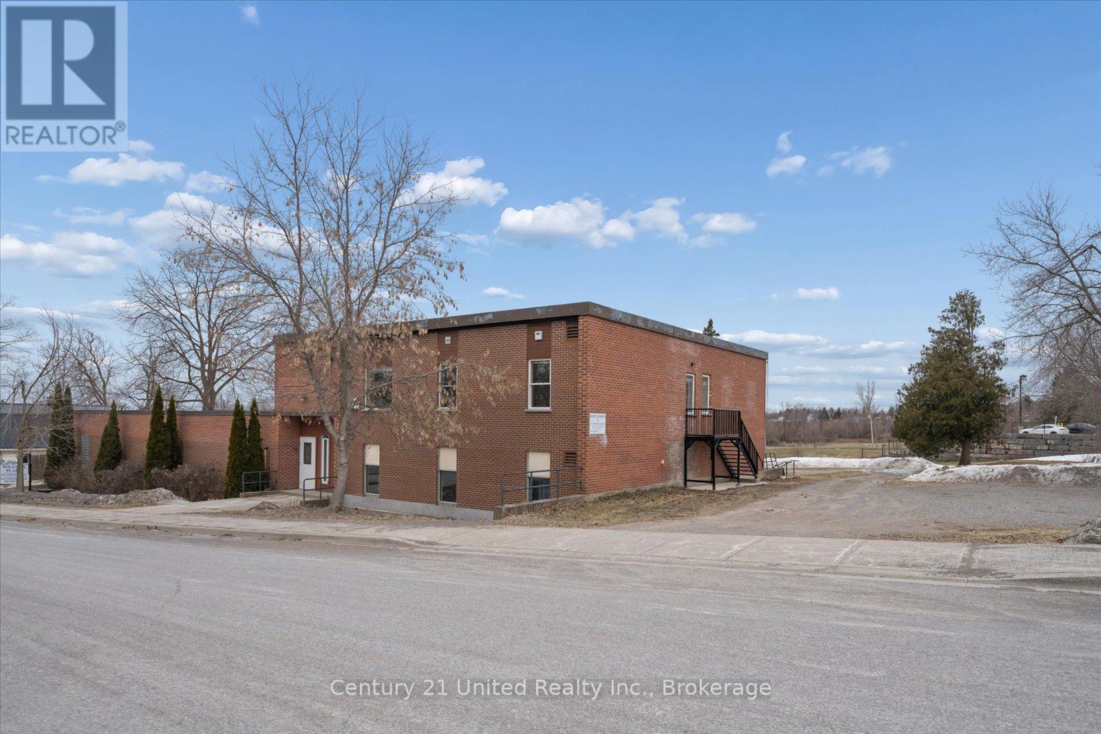 201 - 1027 Willcox Street Property Photo 1