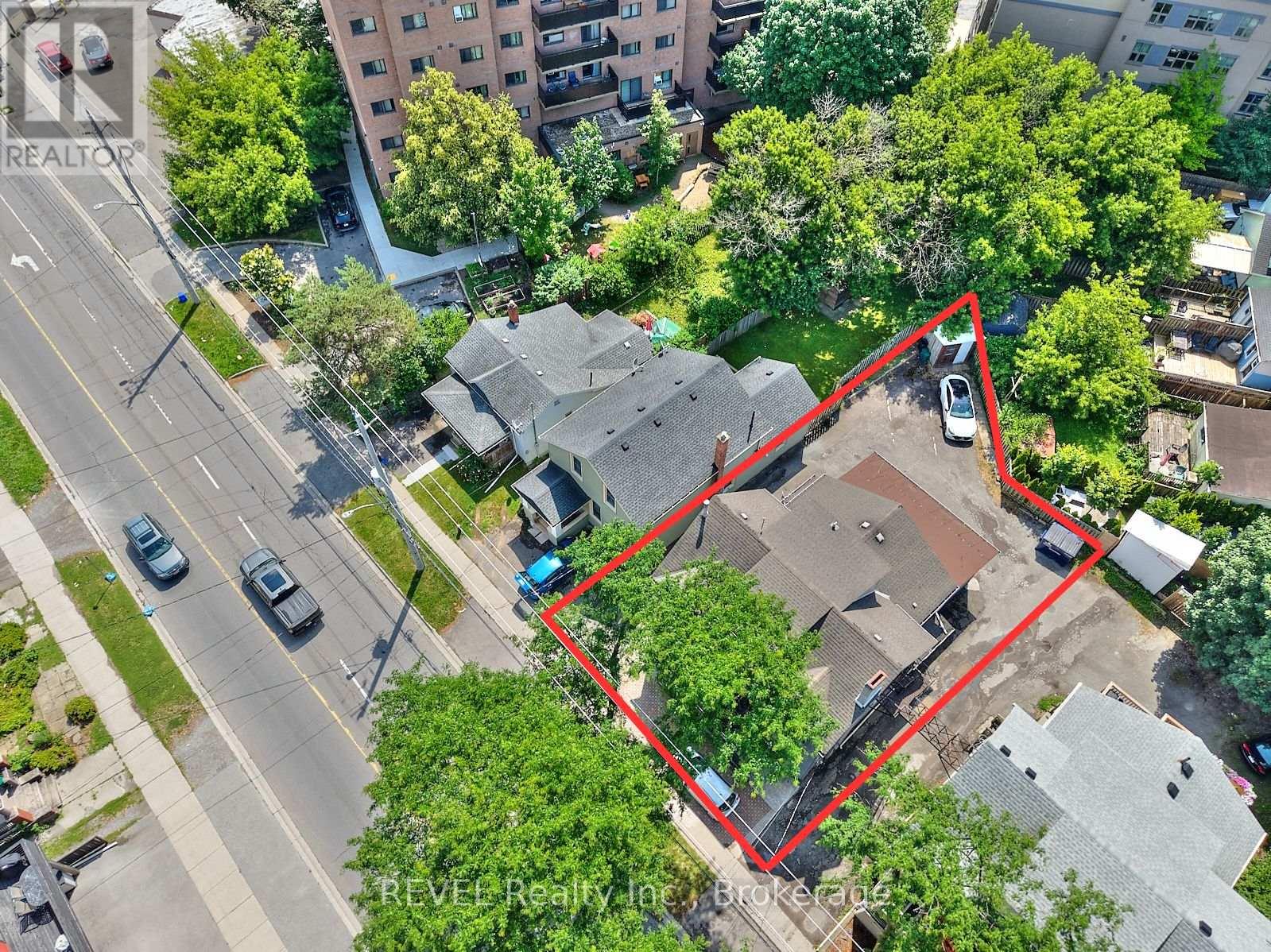 50 Welland Avenue Property Photo 2