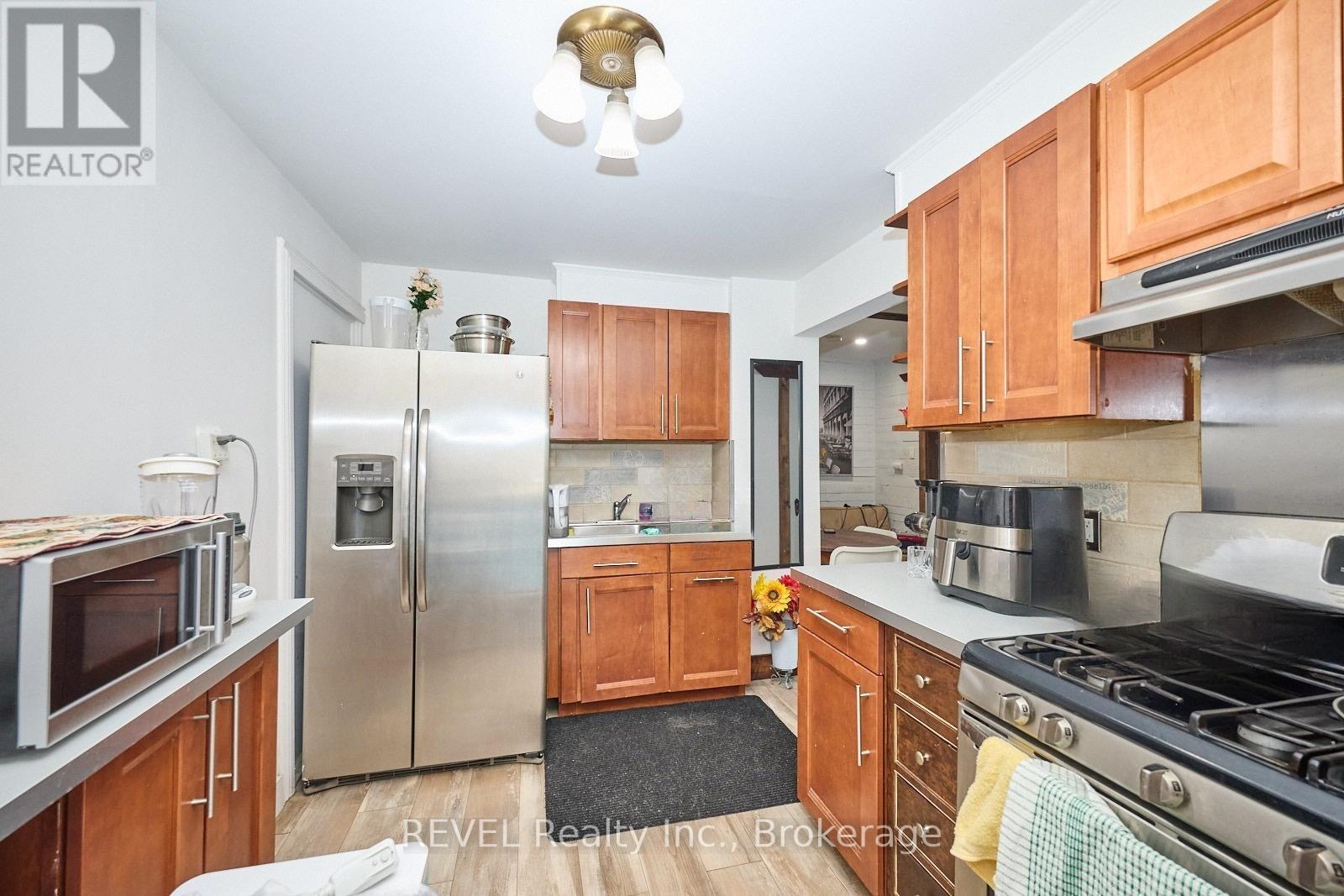 50 Welland Avenue Property Photo 4