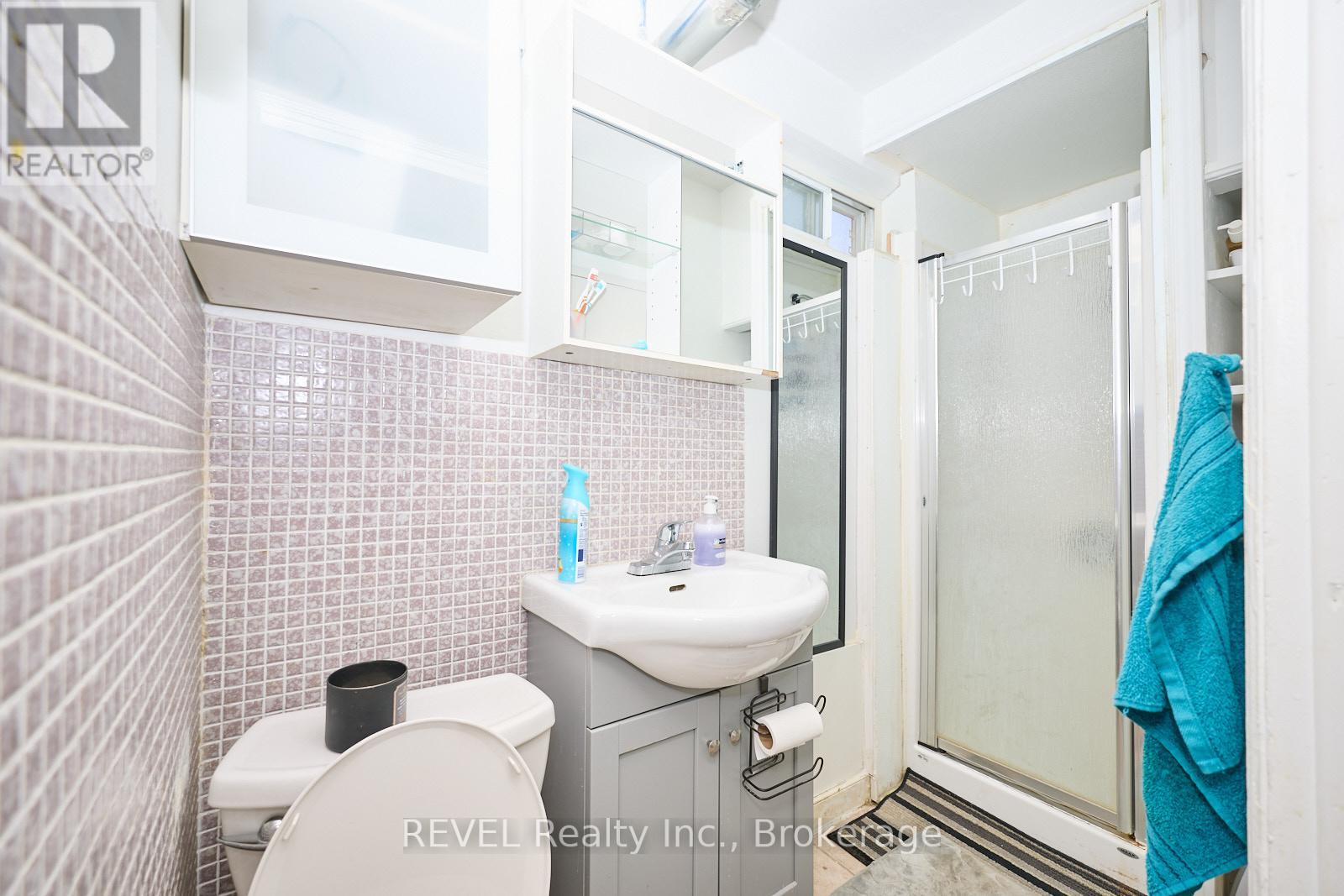 50 Welland Avenue Property Photo 9