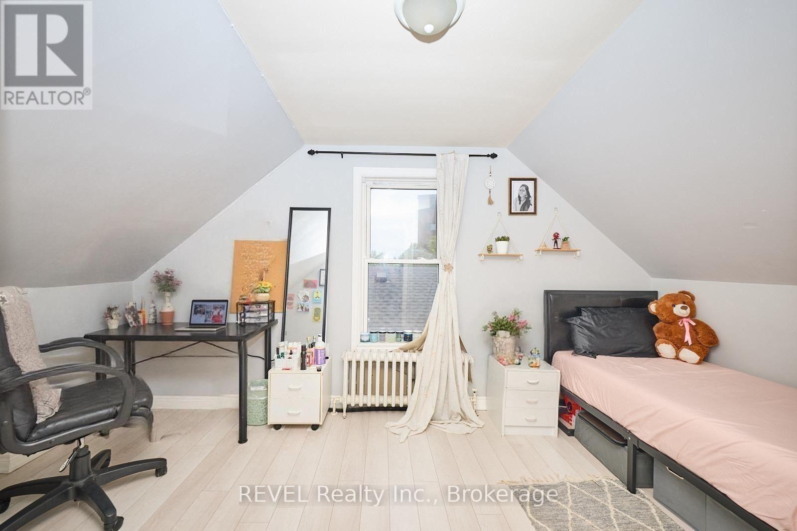 50 Welland Avenue Property Photo 10