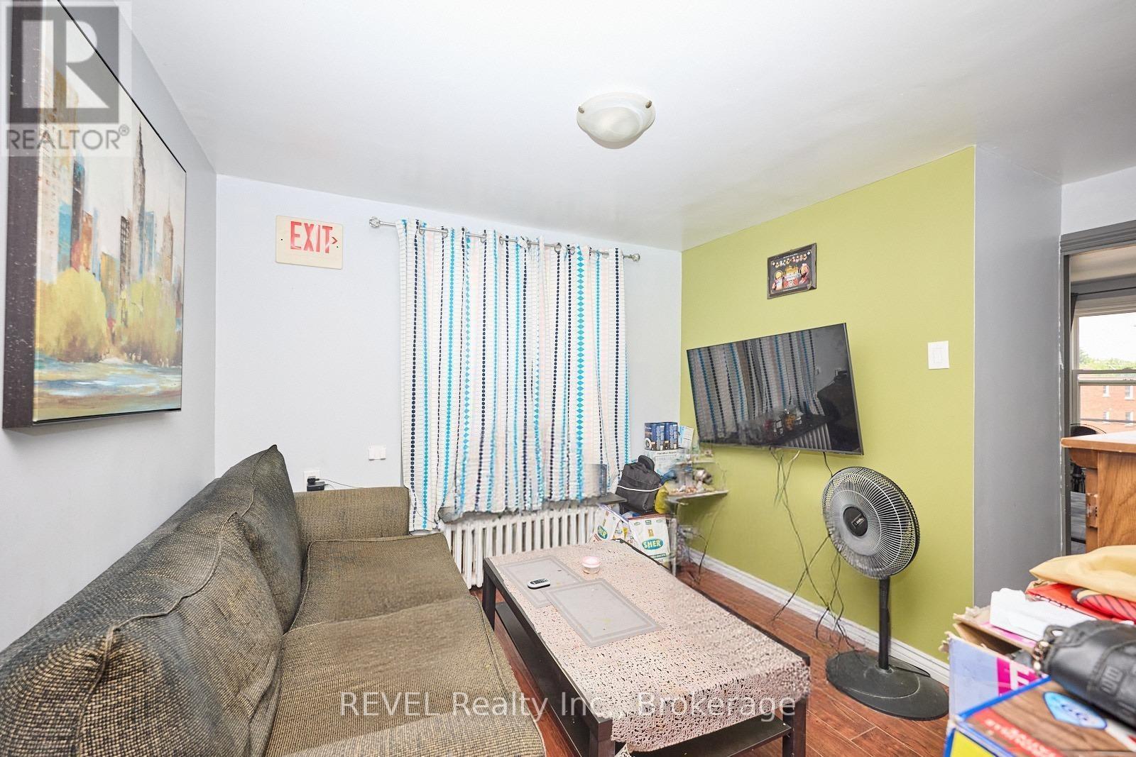 50 Welland Avenue Property Photo 13