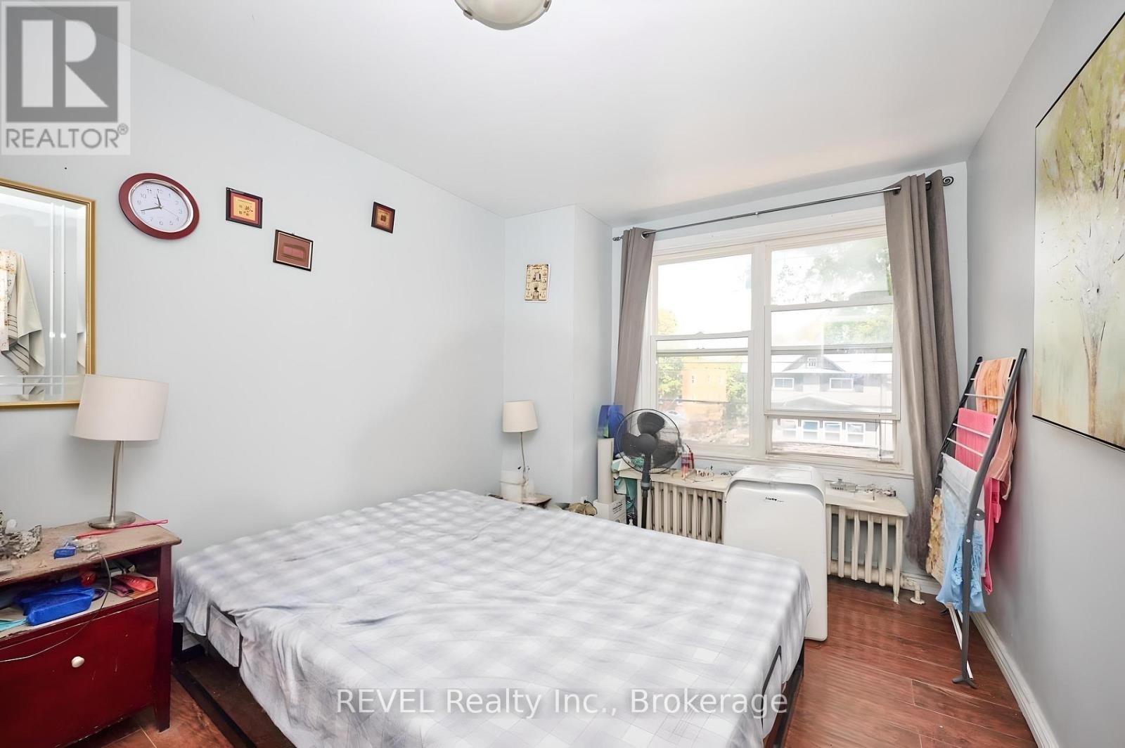 50 Welland Avenue Property Photo 14