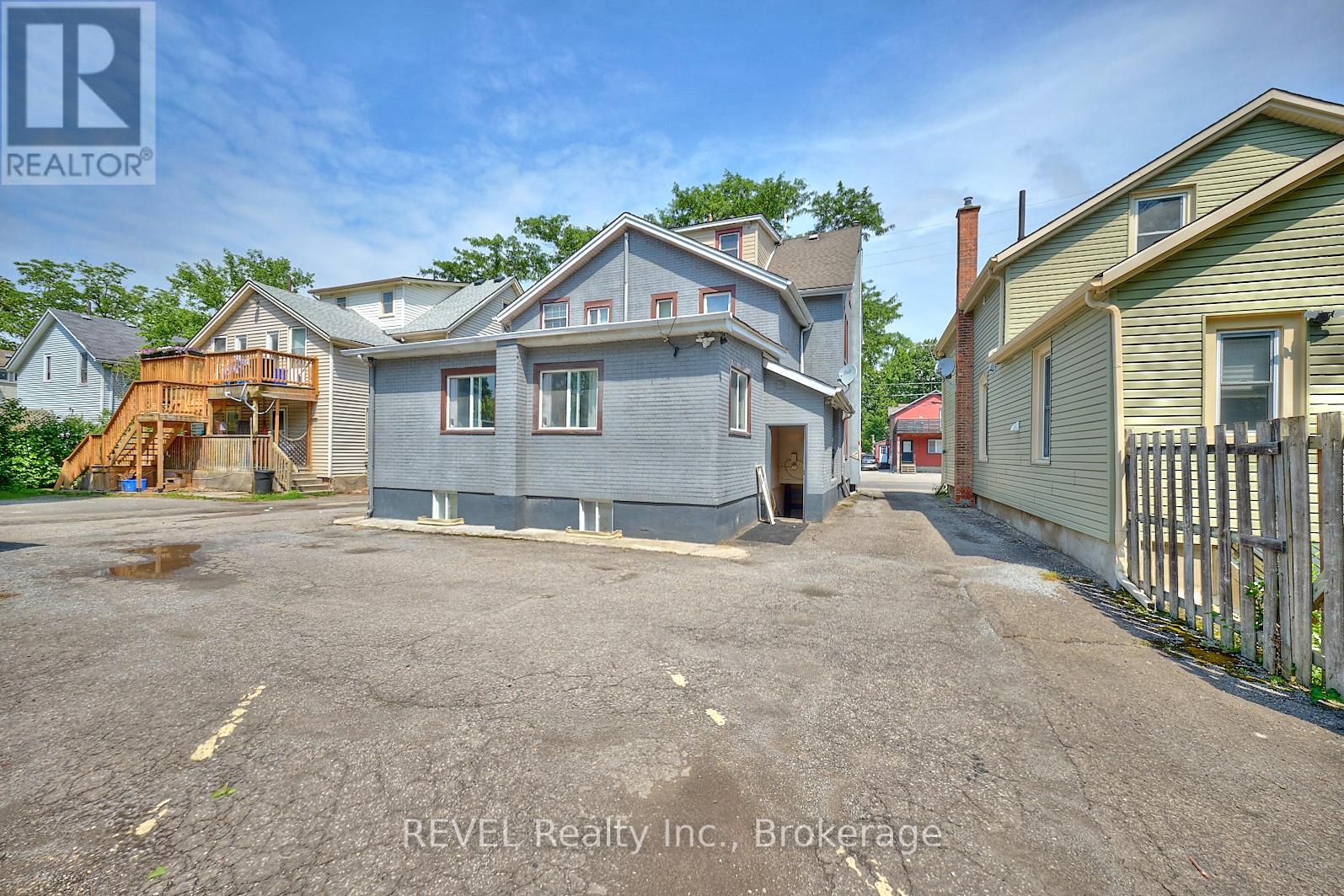 50 Welland Avenue Property Photo 16