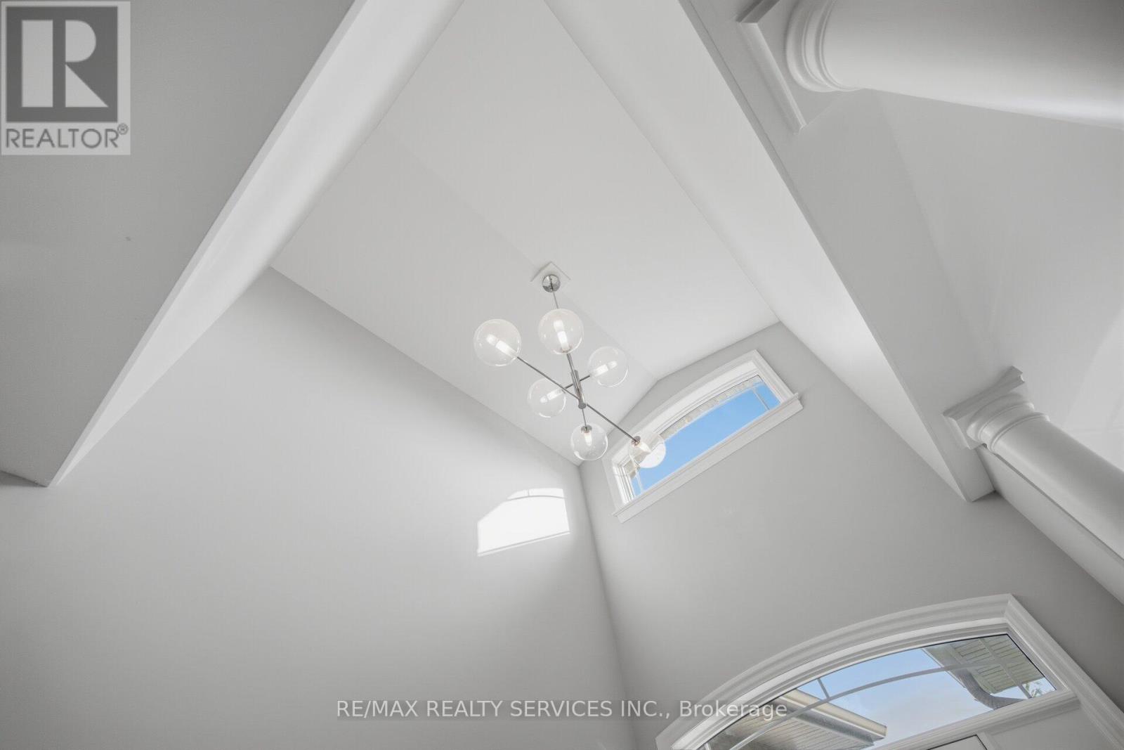 19 Charleston Court Property Photo 5