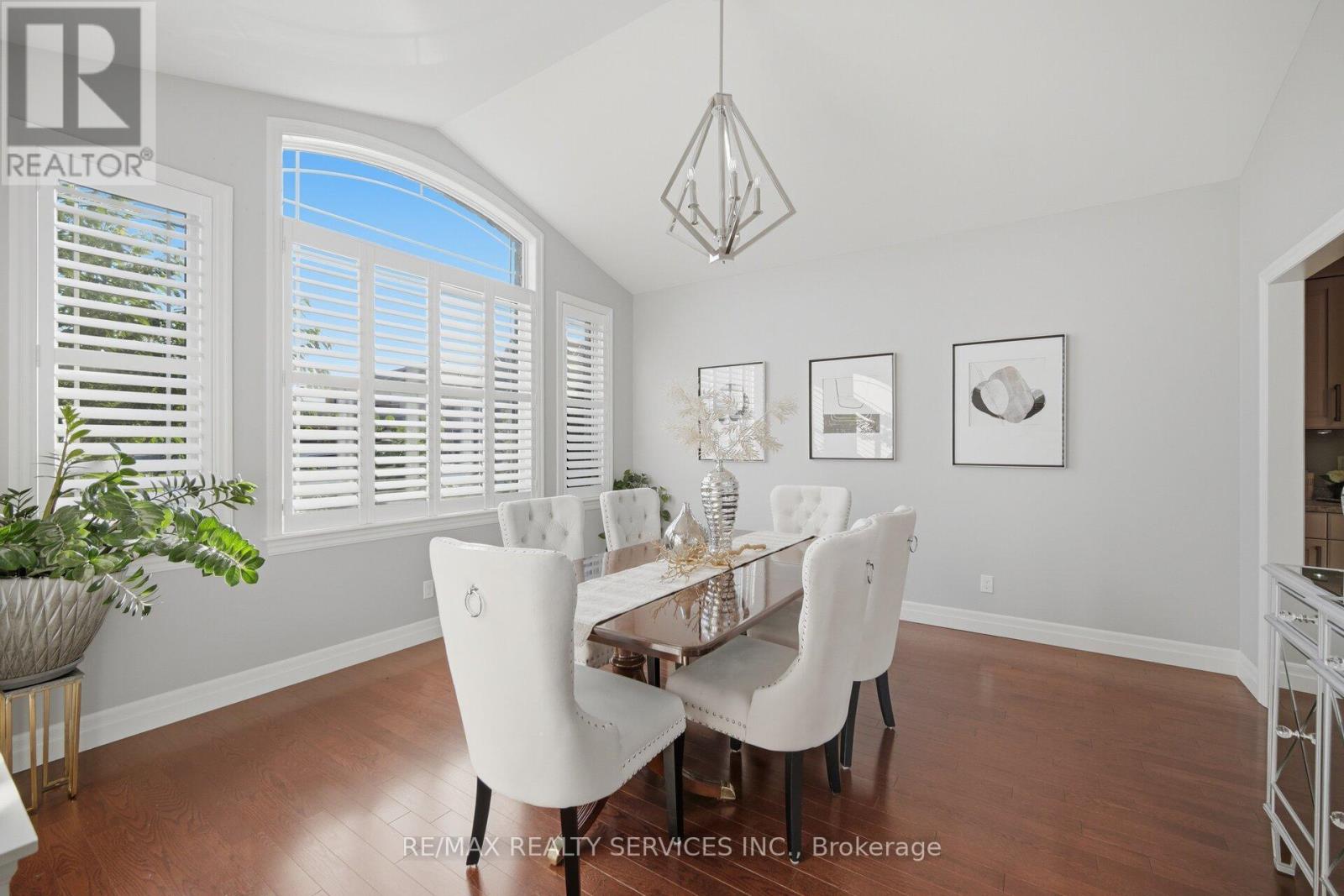 19 Charleston Court Property Photo 7