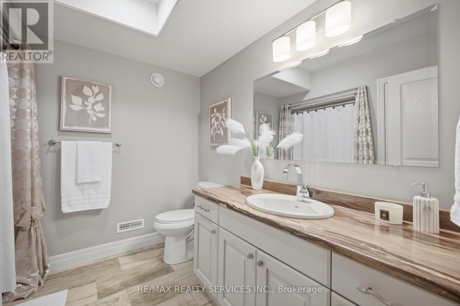 19 Charleston Court Property Photo 45