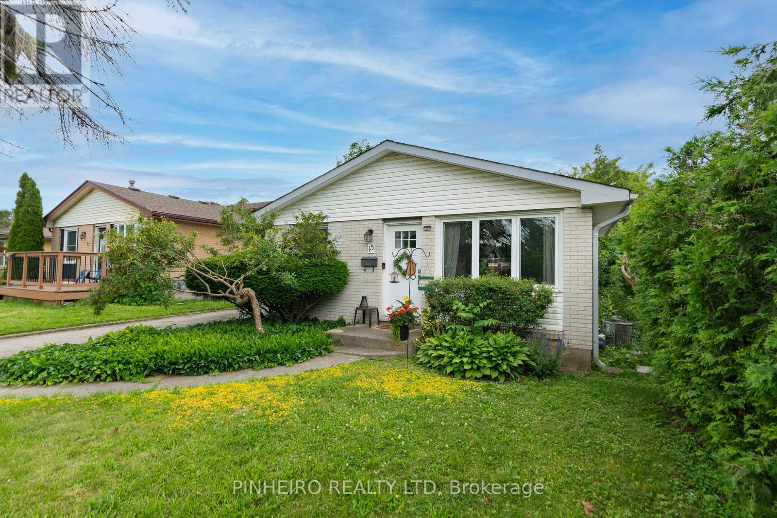 15 Villeneuve Crescent Property Photo 3