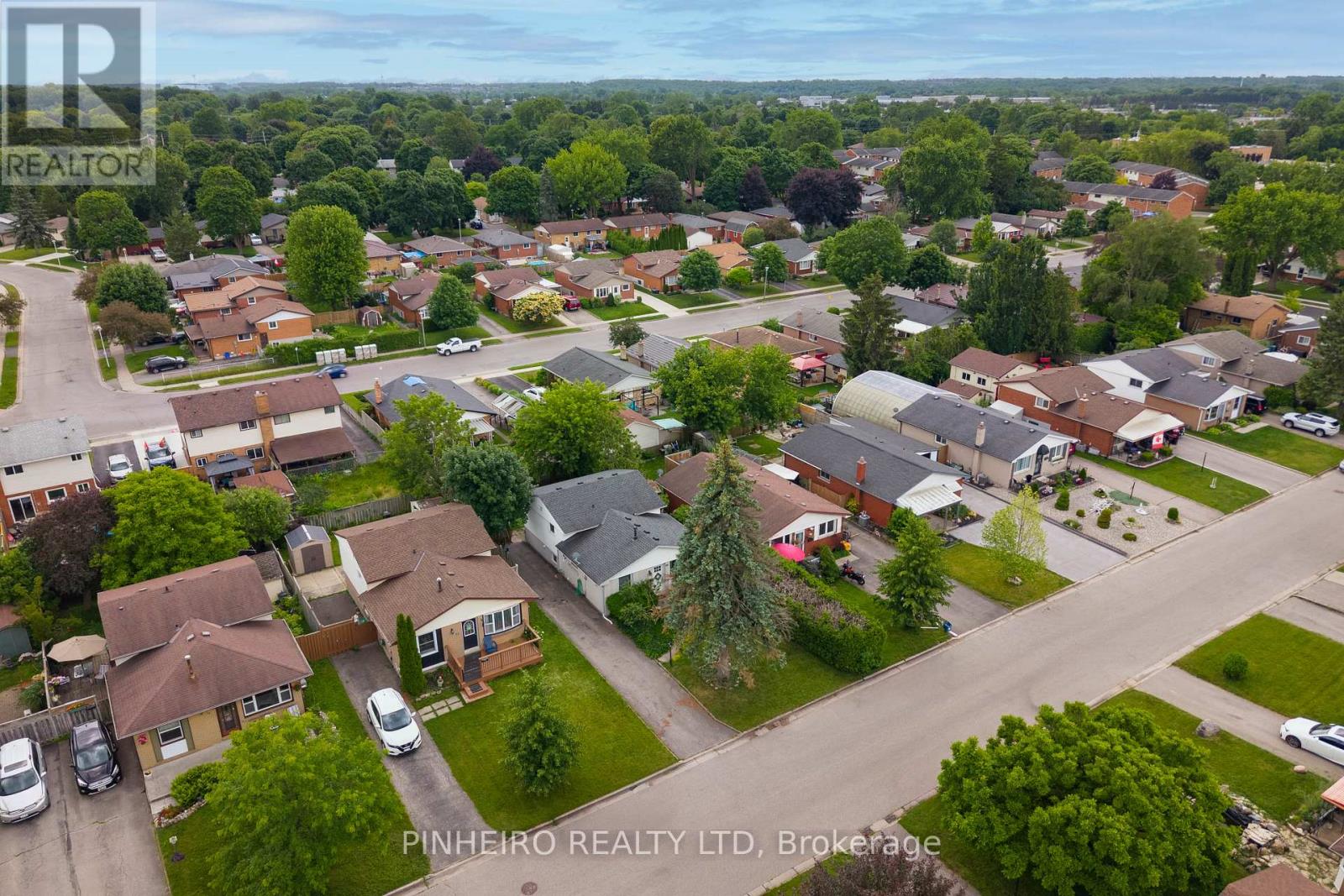 15 Villeneuve Crescent Property Photo 4