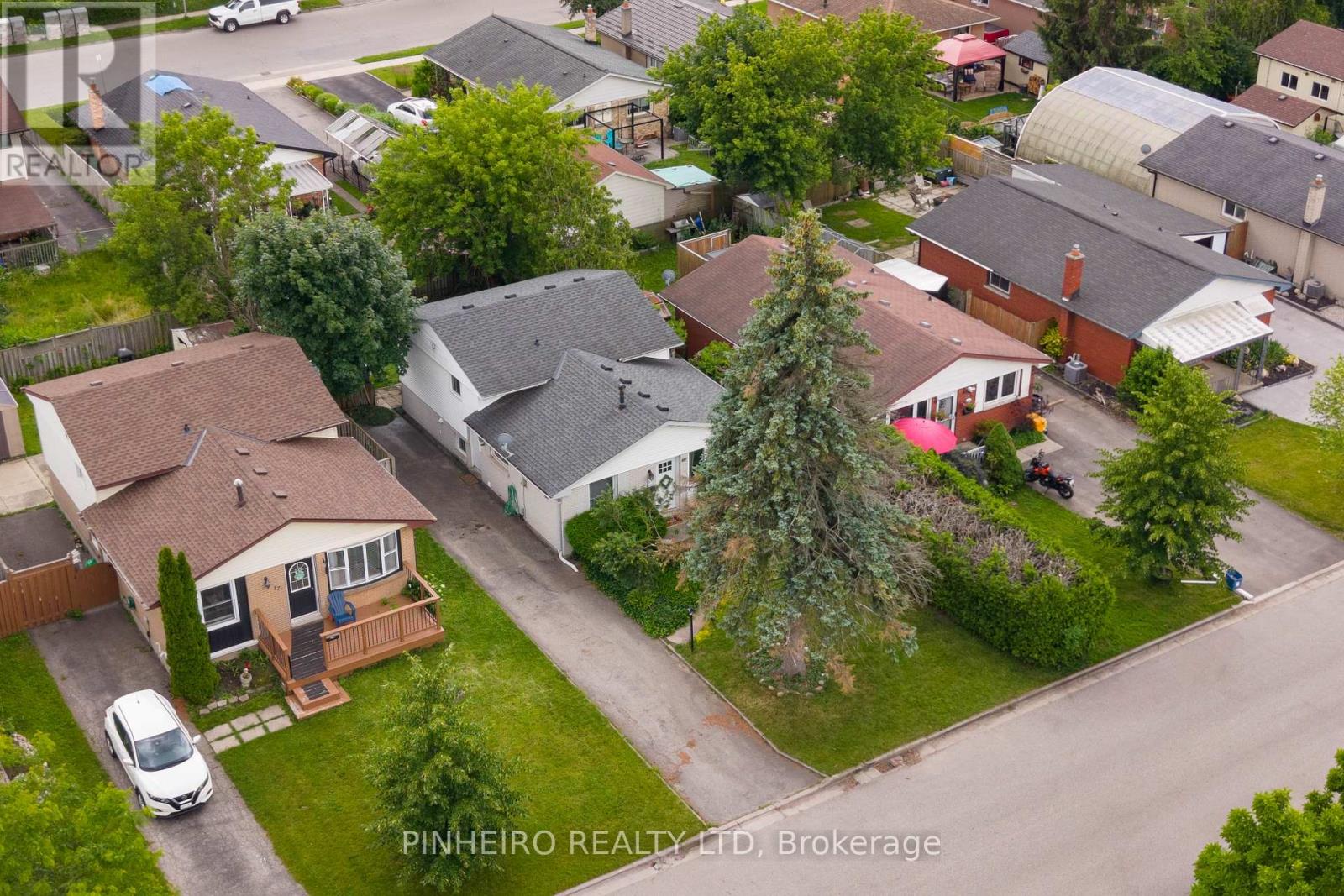 15 Villeneuve Crescent Property Photo 6