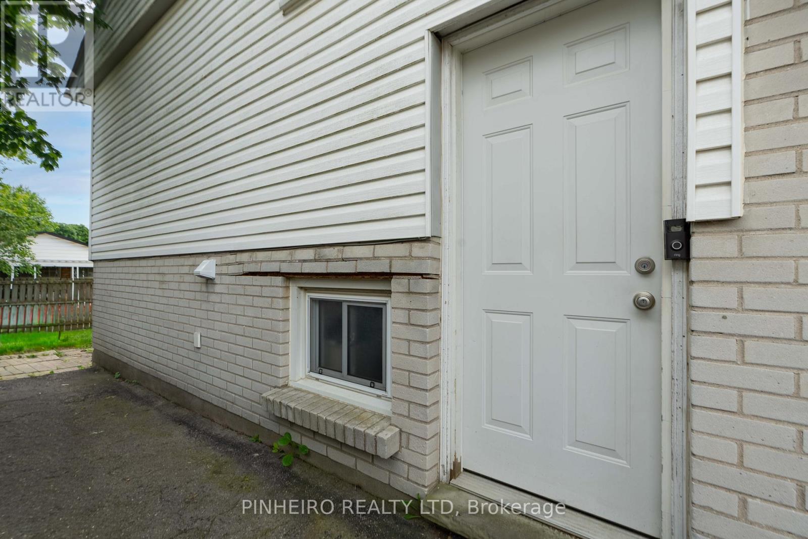 15 Villeneuve Crescent Property Photo 7