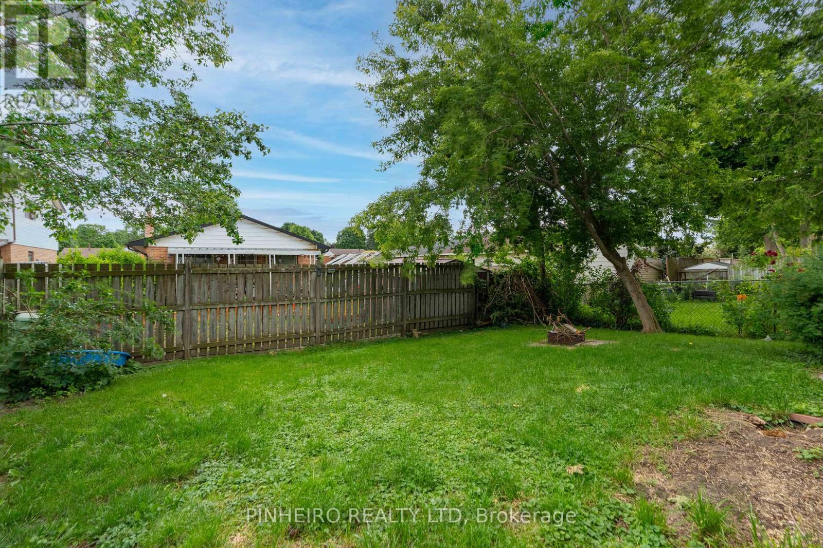 15 Villeneuve Crescent Property Photo 10