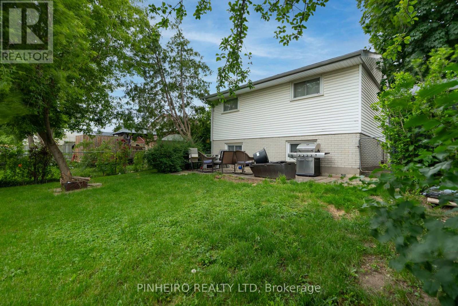 15 Villeneuve Crescent Property Photo 11