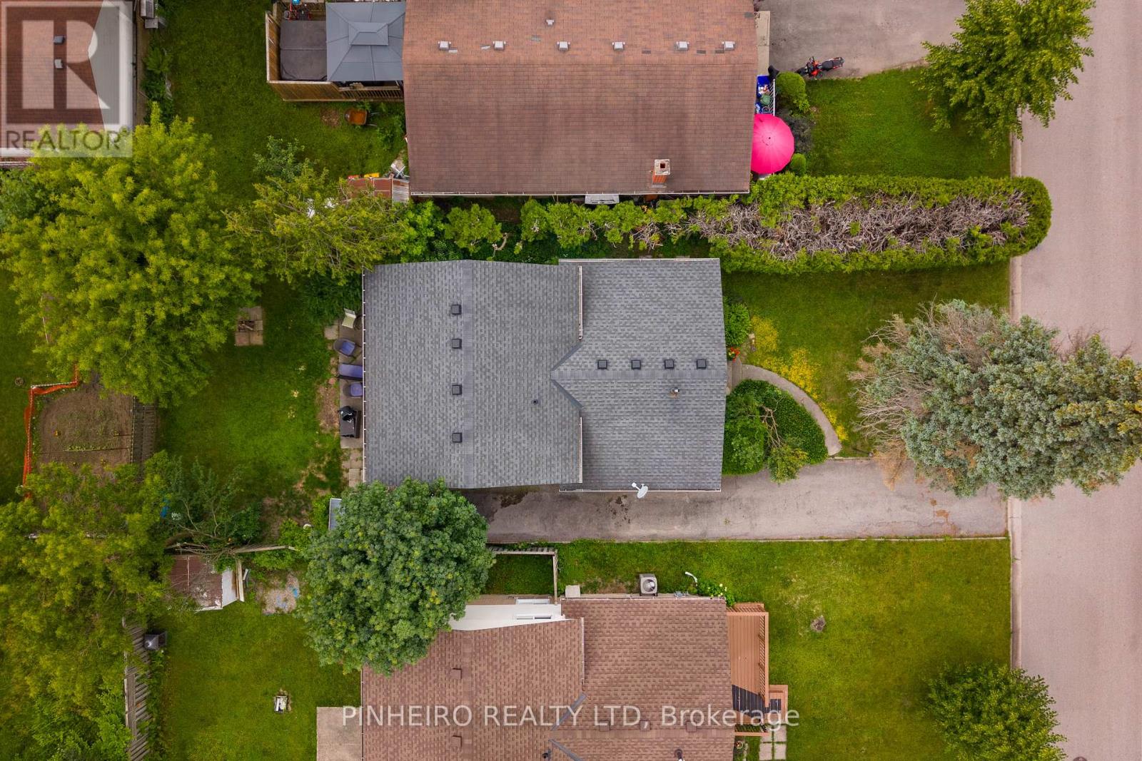 15 Villeneuve Crescent Property Photo 14