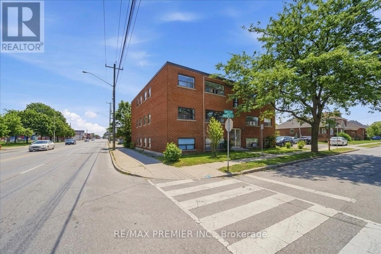 280 Weir Street N Property Photo 1