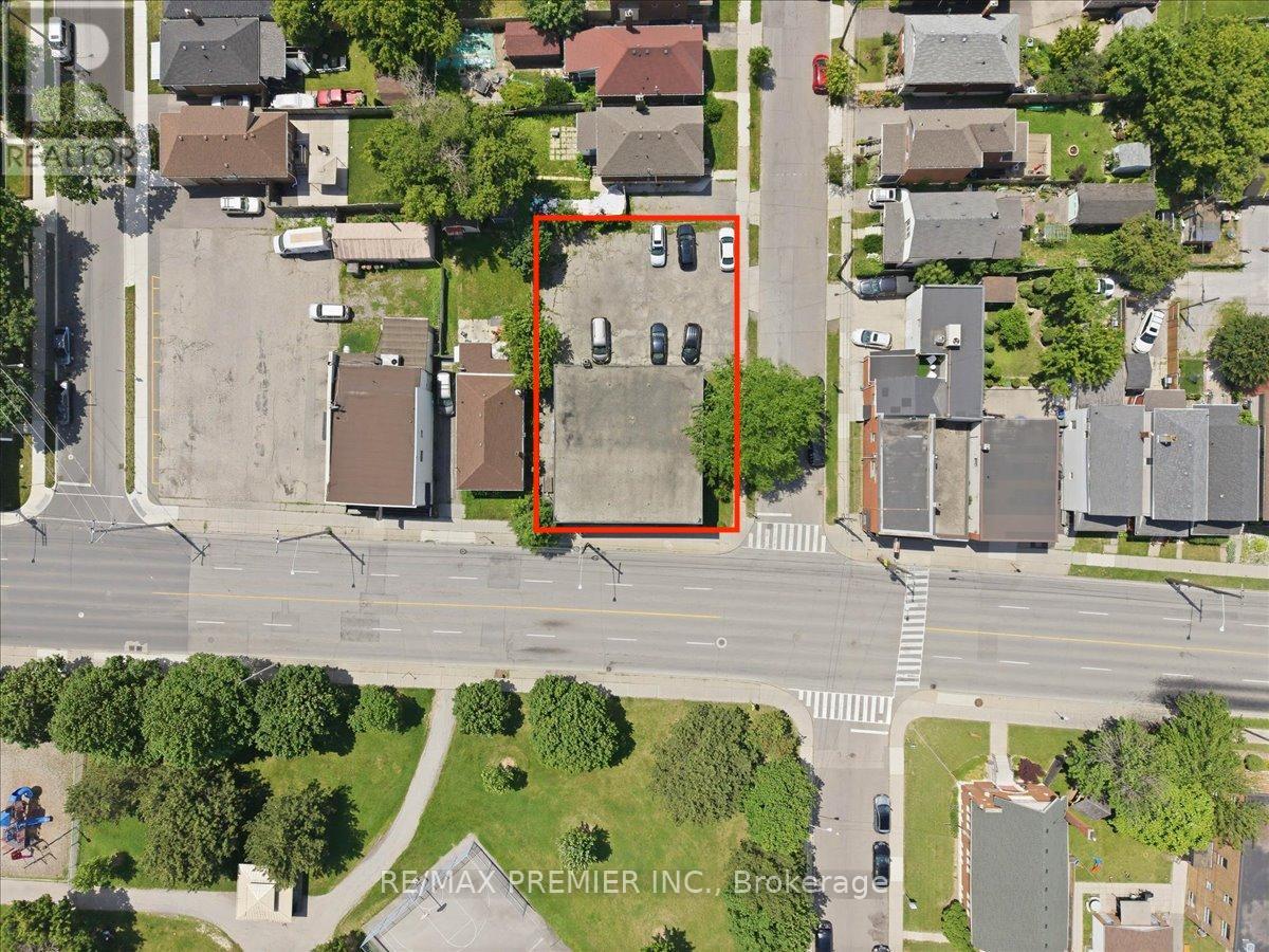 280 Weir Street N Property Photo 2