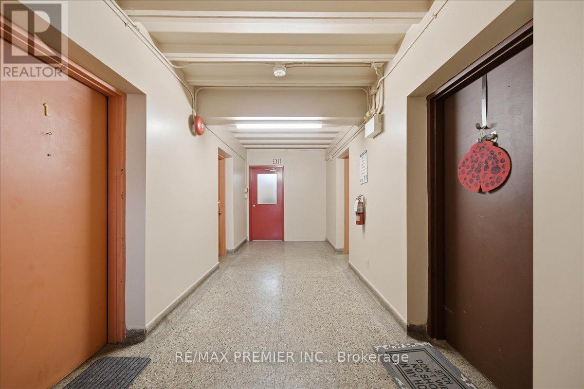 280 Weir Street N Property Photo 5
