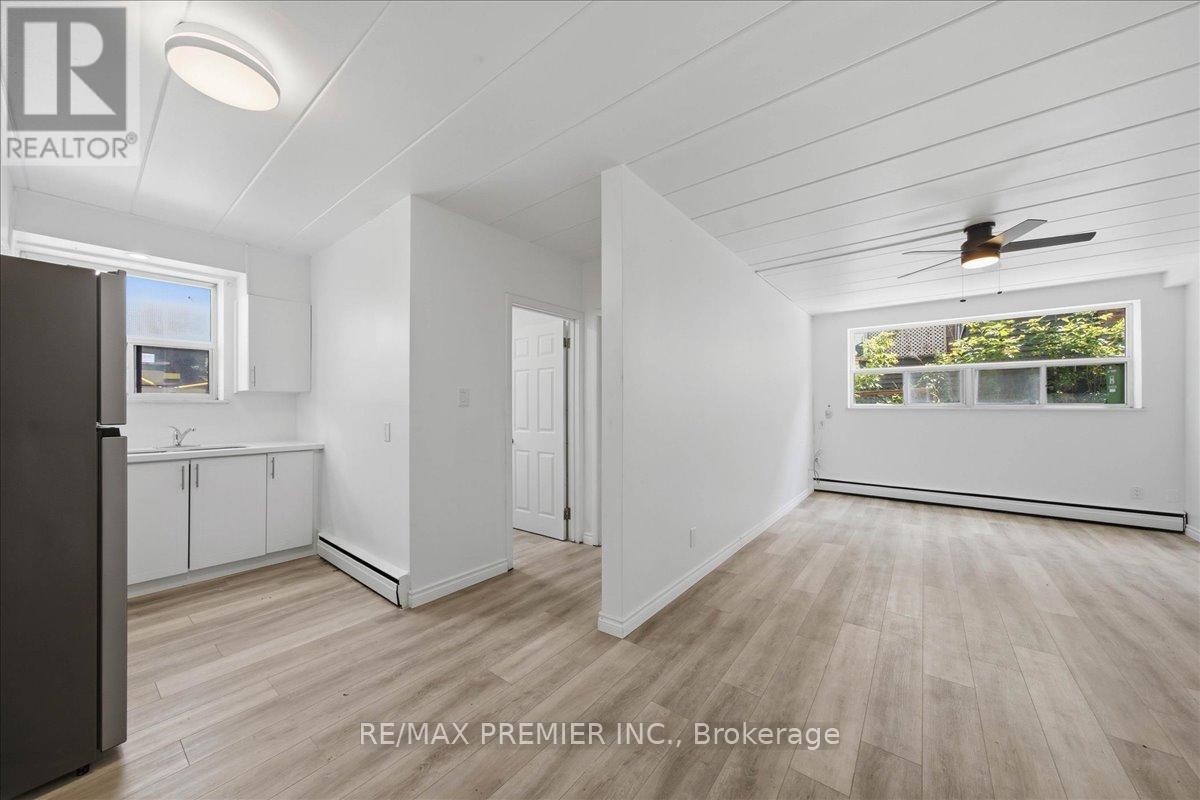 280 Weir Street N Property Photo 9
