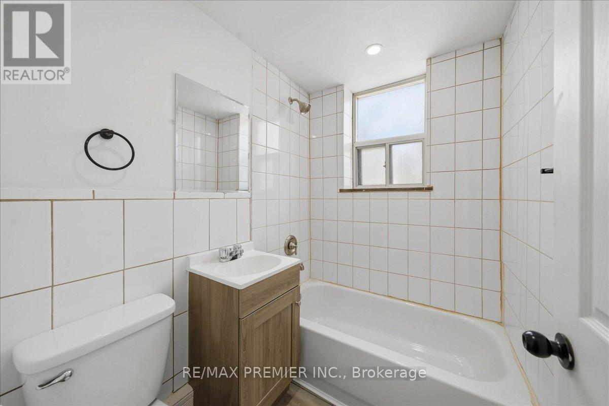 280 Weir Street N Property Photo 11