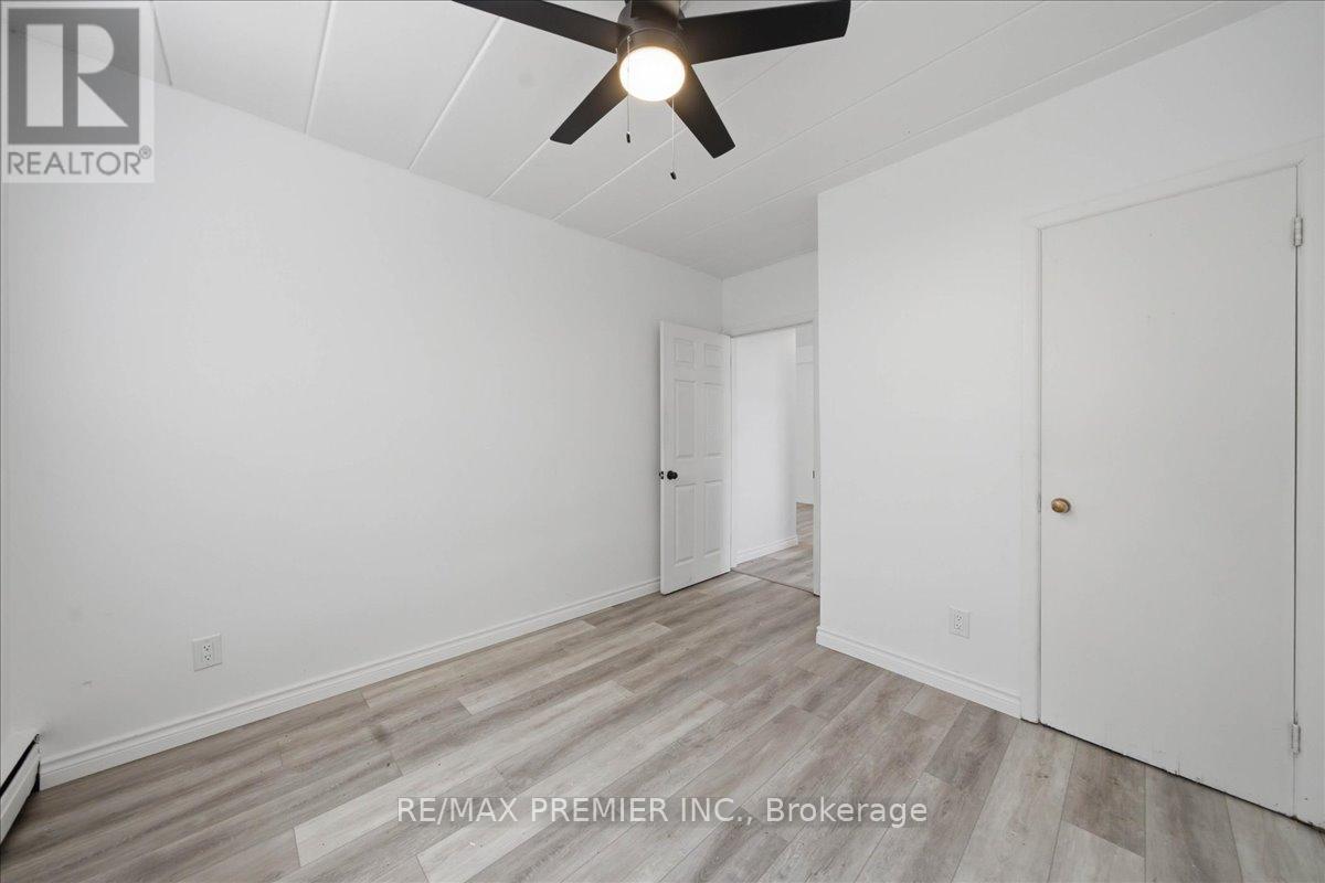 280 Weir Street N Property Photo 13