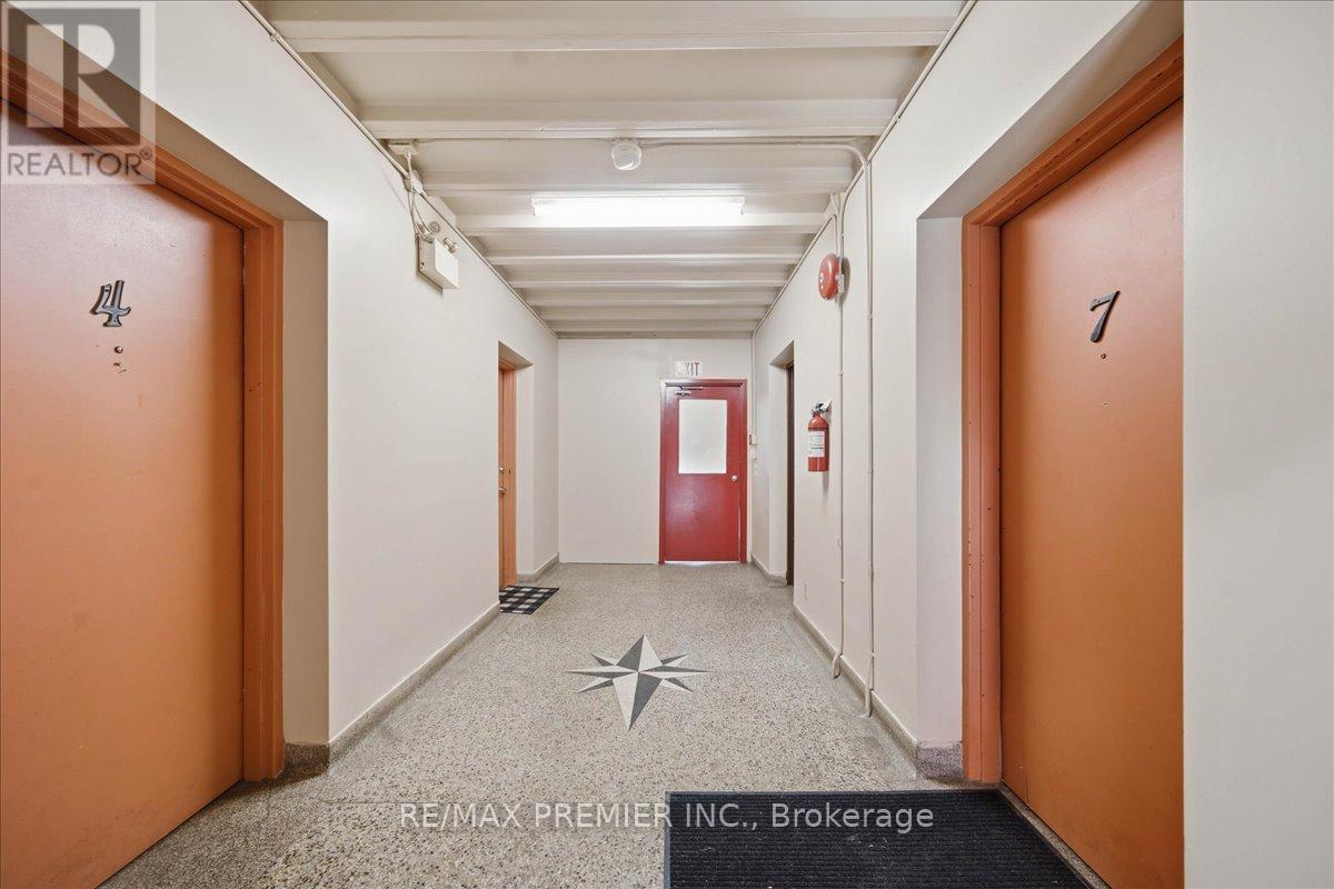 280 Weir Street N Property Photo 14