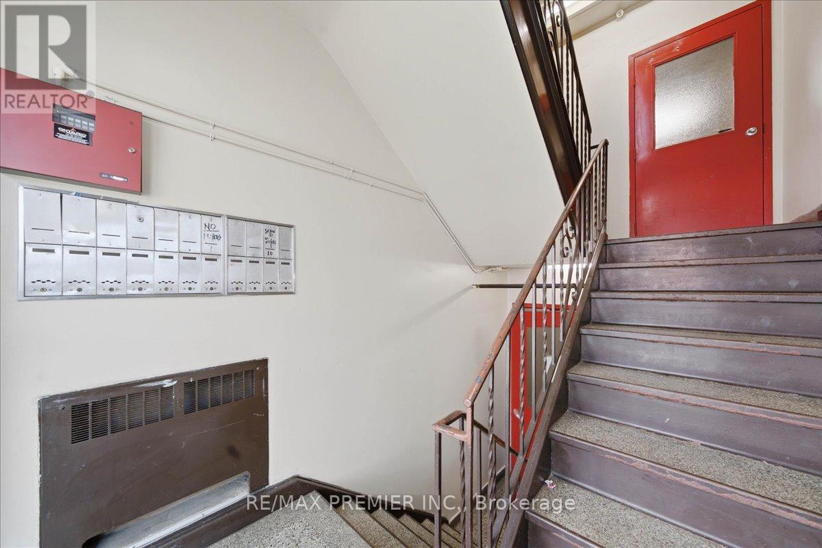 280 Weir Street N Property Photo 4
