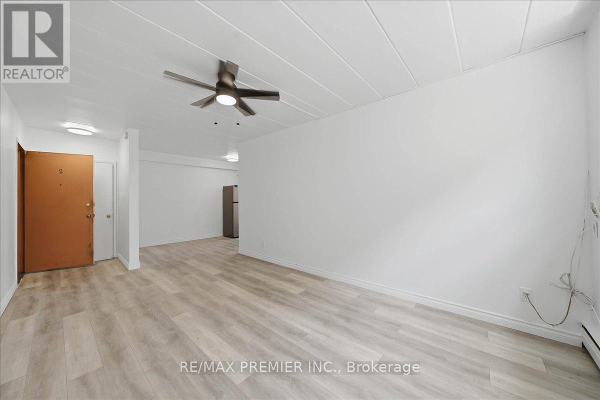 280 Weir Street N Property Photo 8