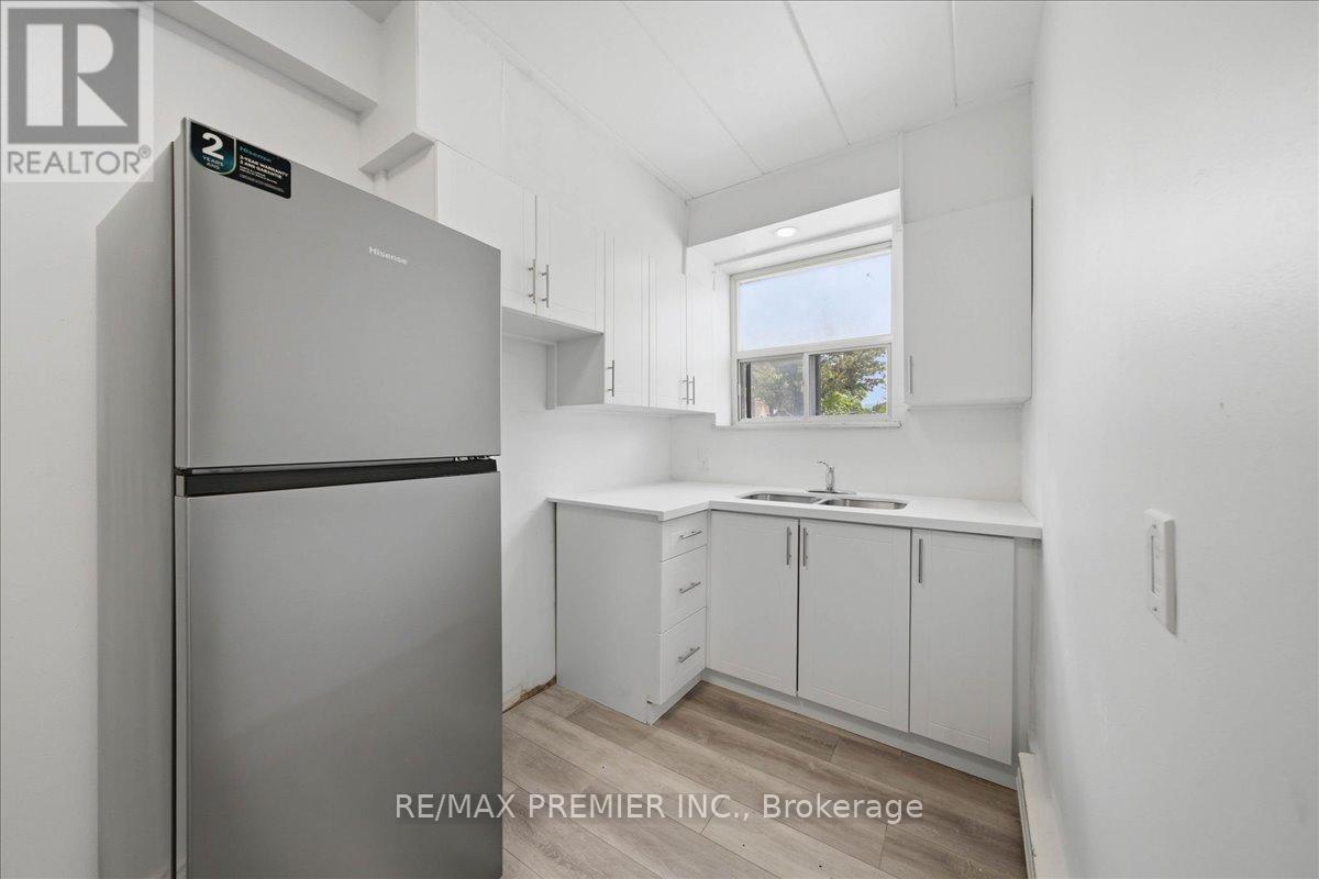 280 Weir Street N Property Photo 11