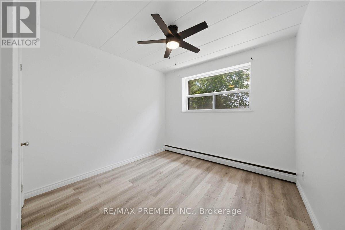 280 Weir Street N Property Photo 13