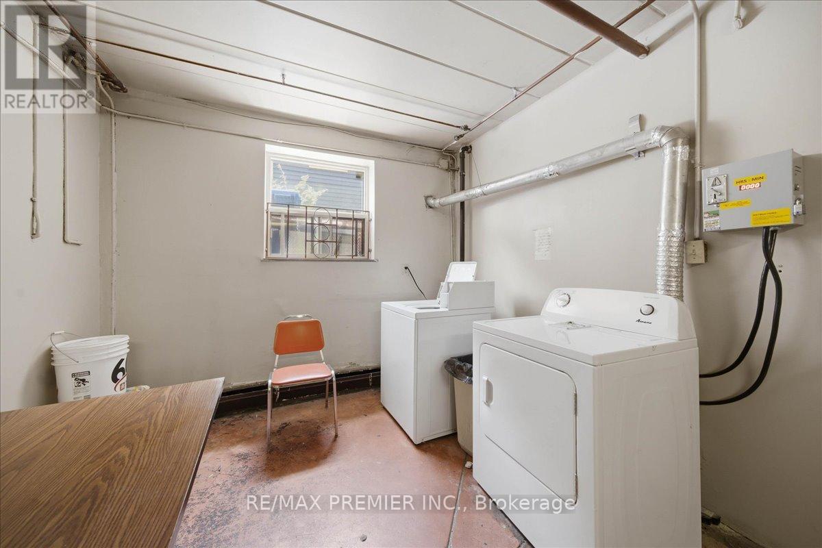 280 Weir Street N Property Photo 16