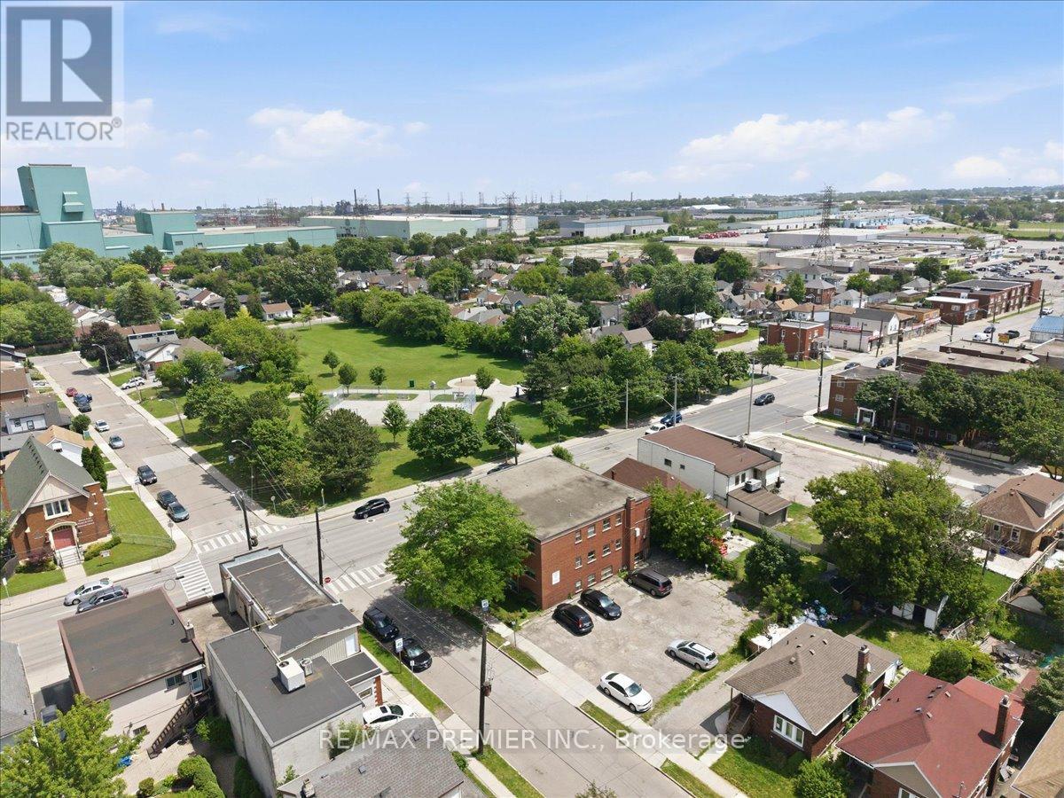 280 Weir Street N Property Photo 20