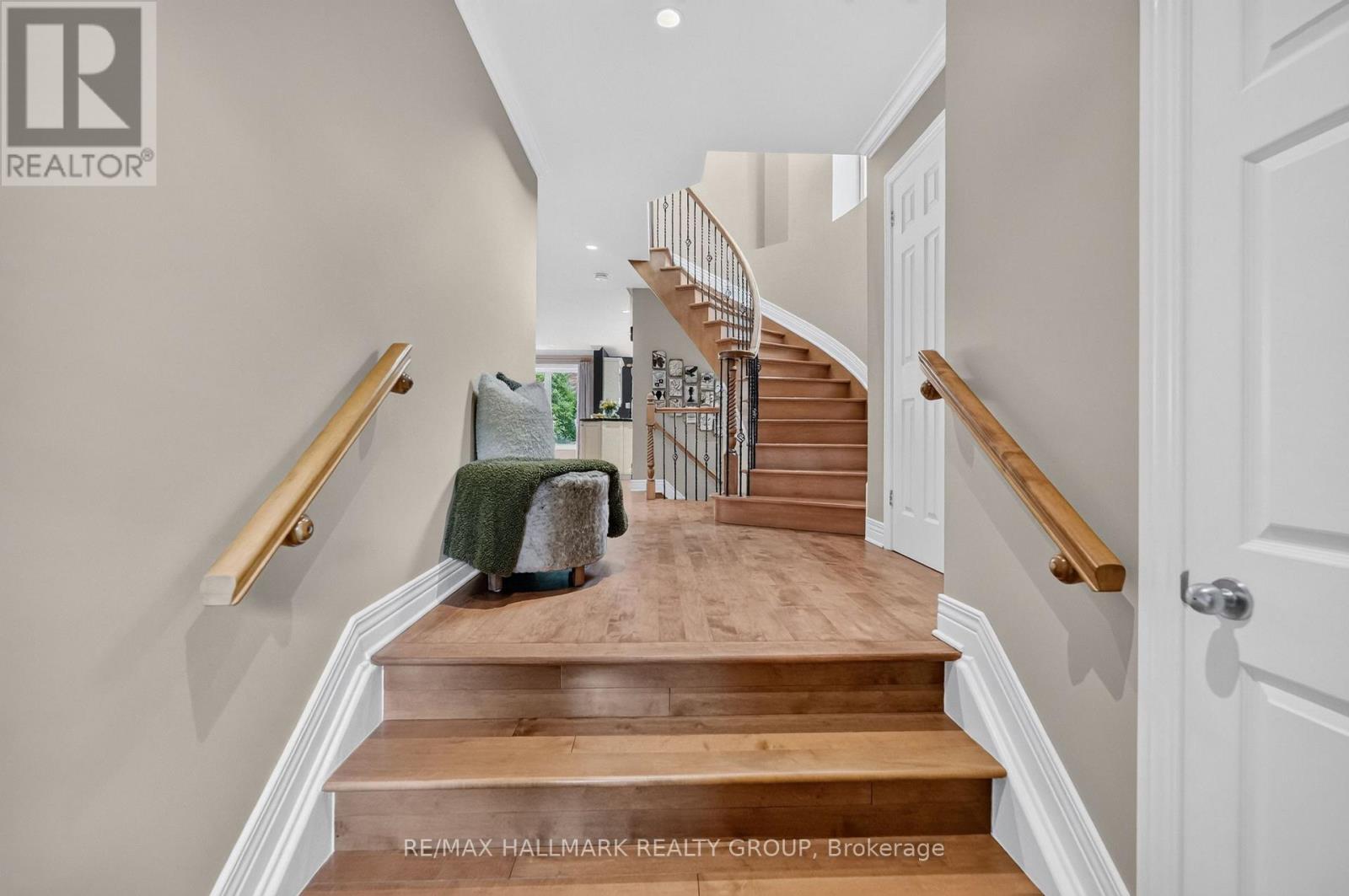 615 Aquaview Drive Property Photo 4