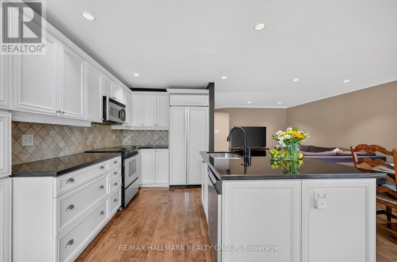 615 Aquaview Drive Property Photo 12