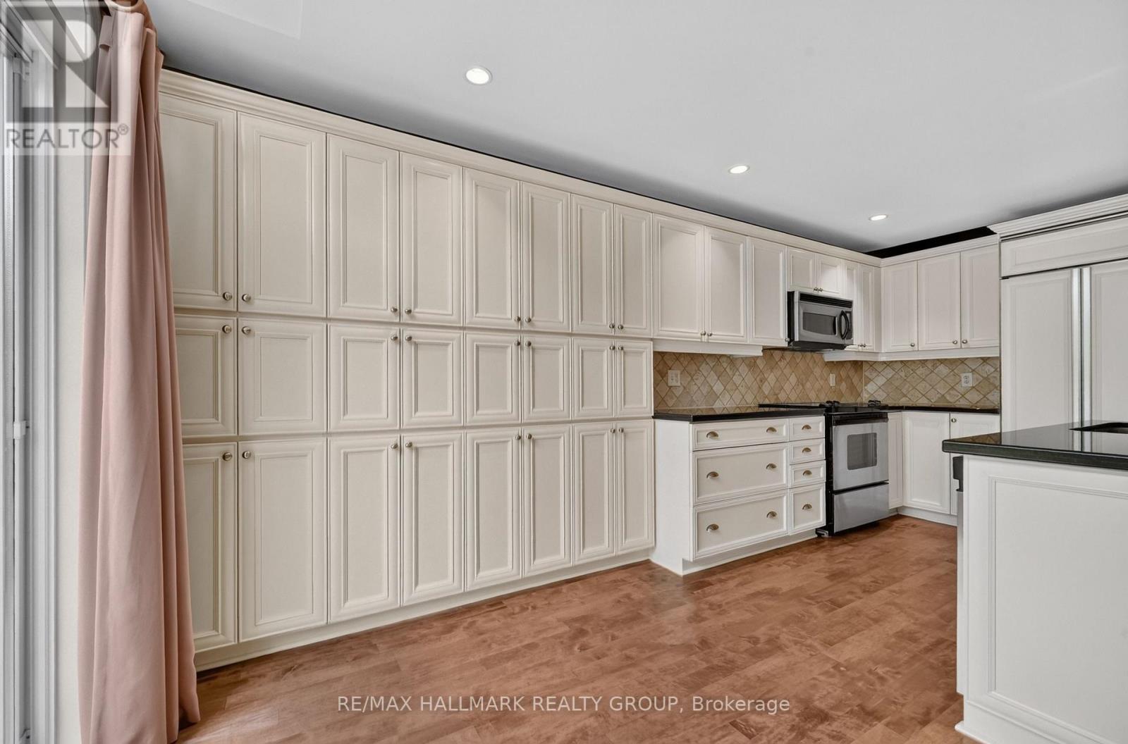 615 Aquaview Drive Property Photo 14