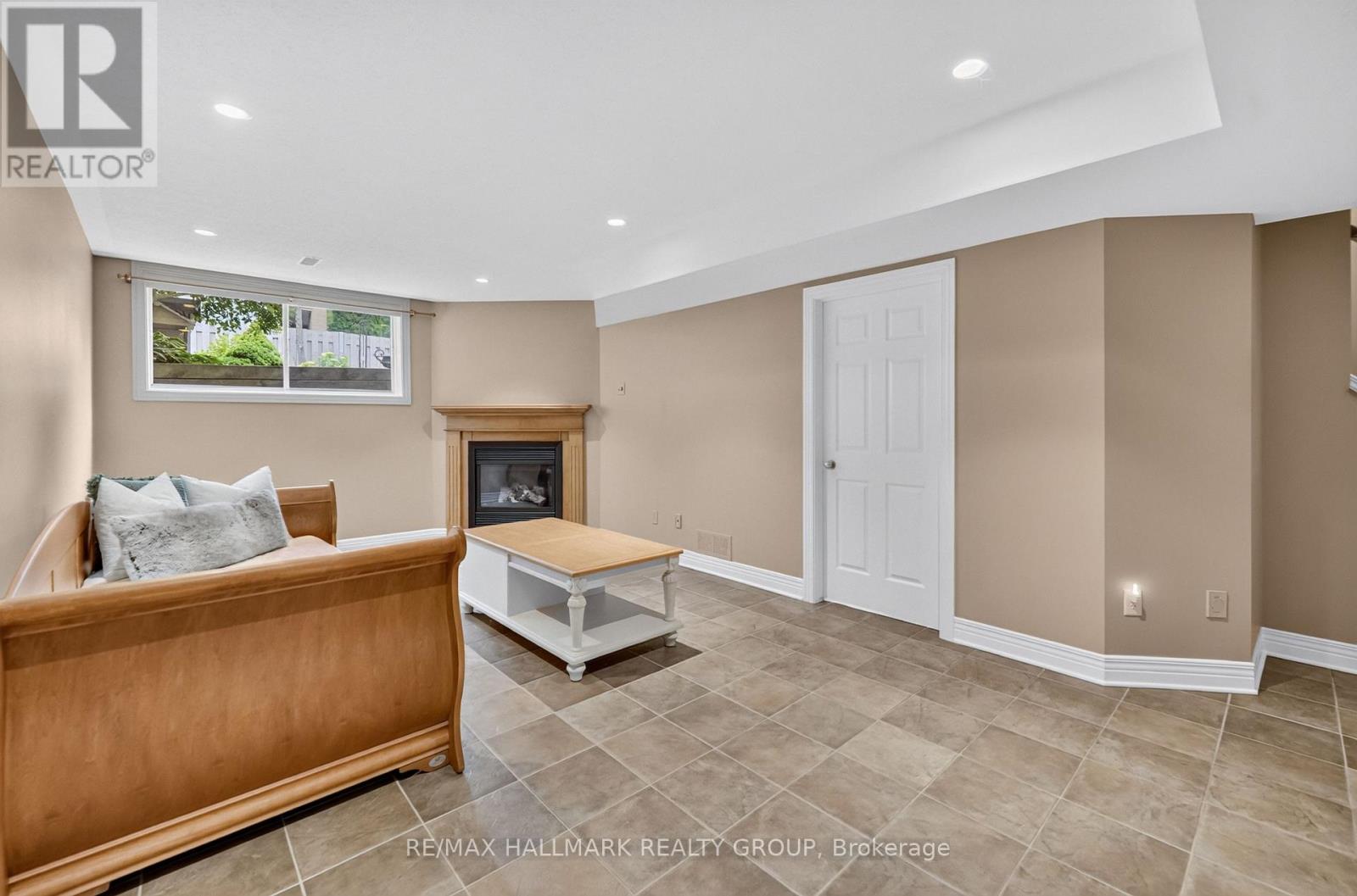 615 Aquaview Drive Property Photo 28