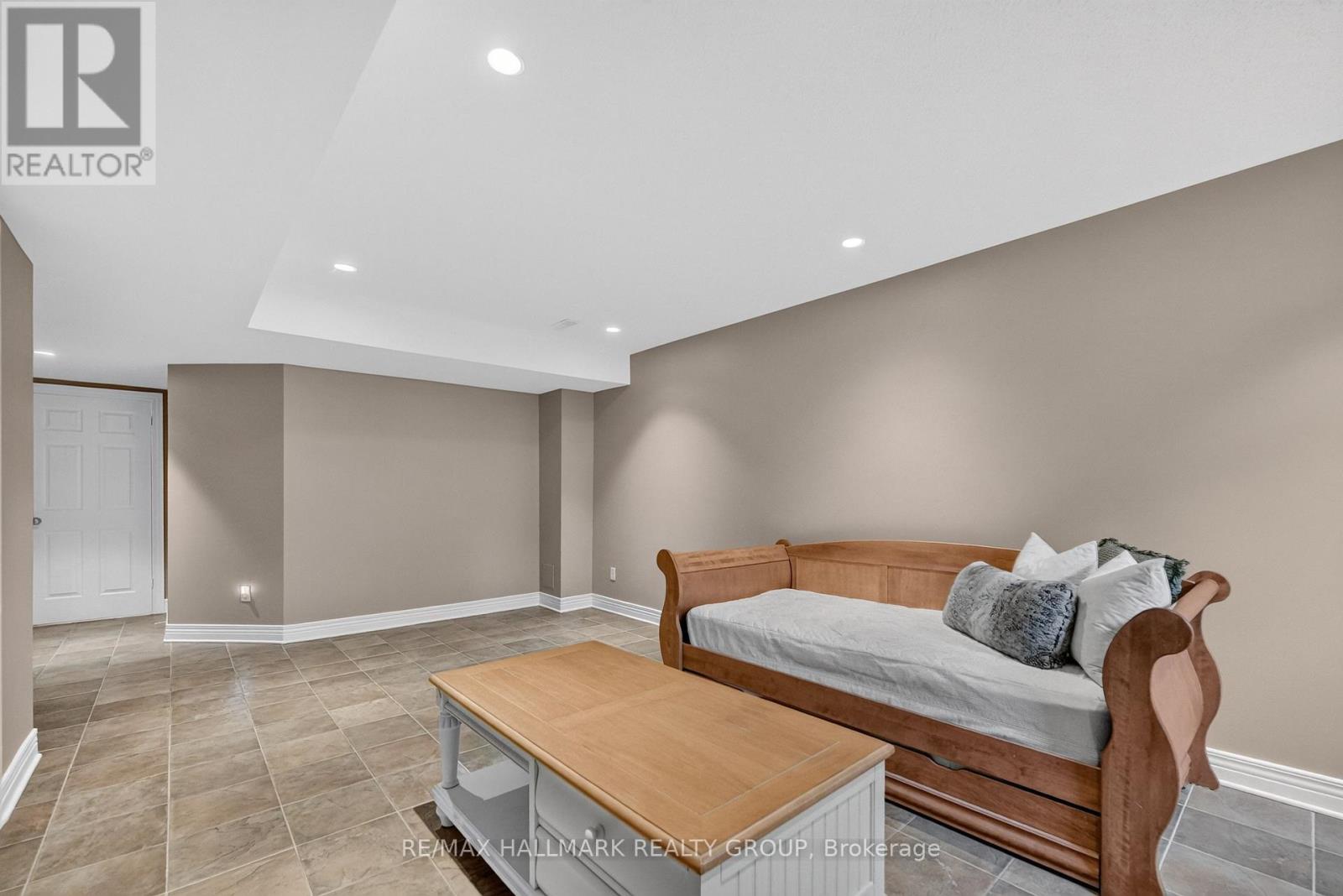 615 Aquaview Drive Property Photo 29