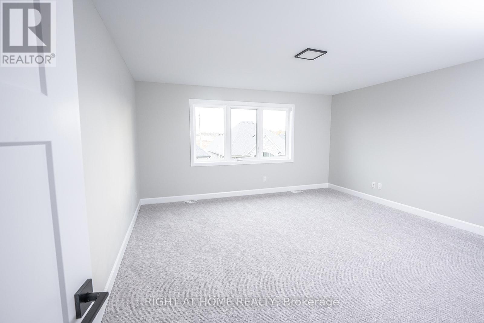 3909 Mitchell Crescent Property Photo 14
