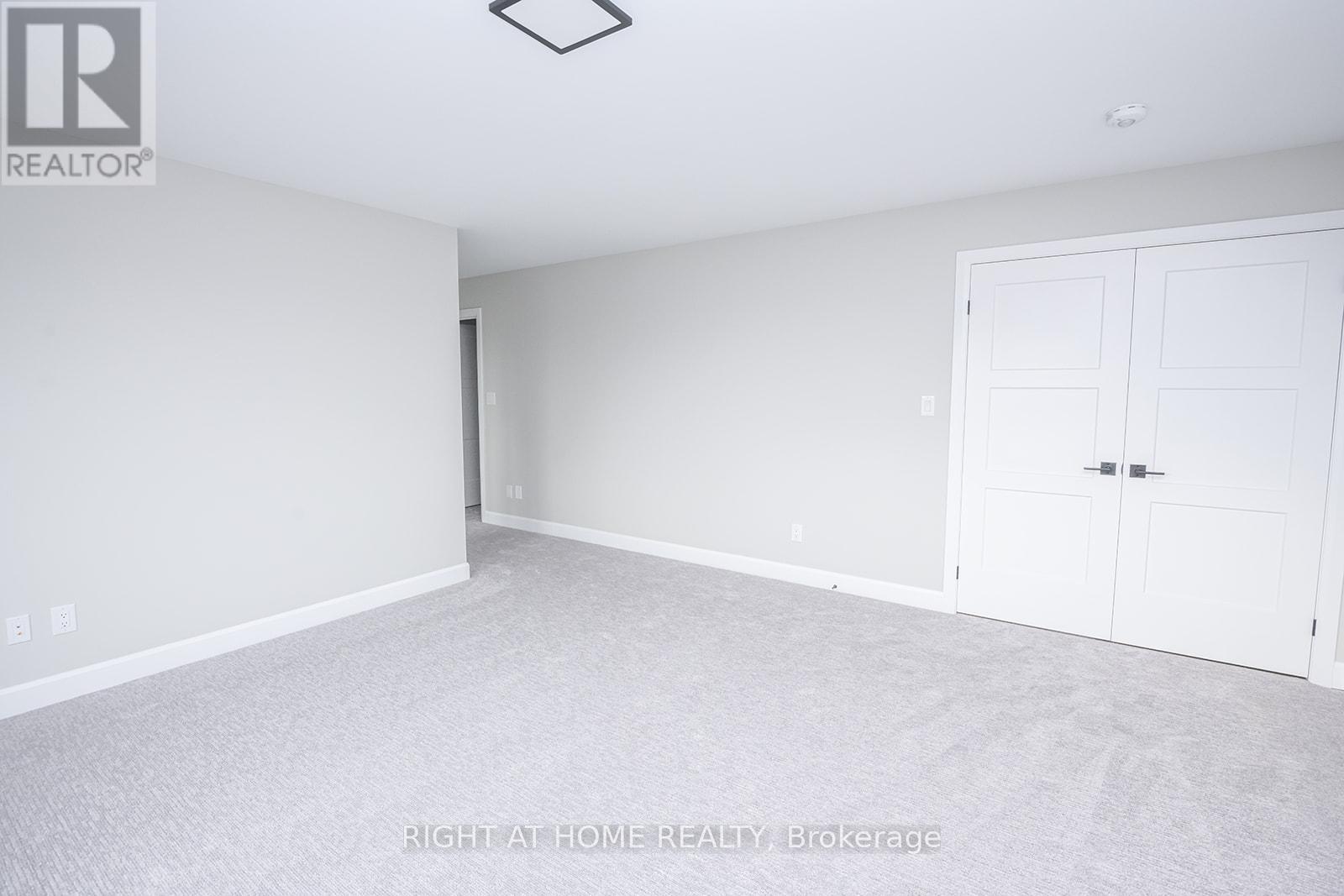 3909 Mitchell Crescent Property Photo 15
