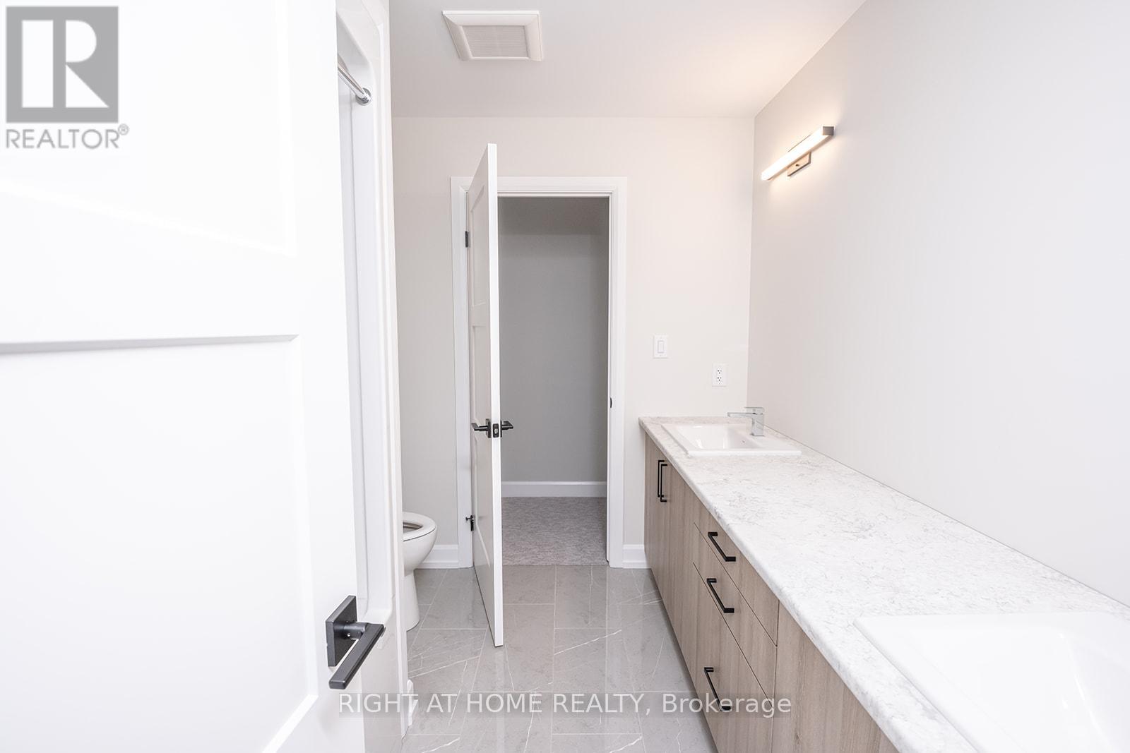 3909 Mitchell Crescent Property Photo 21