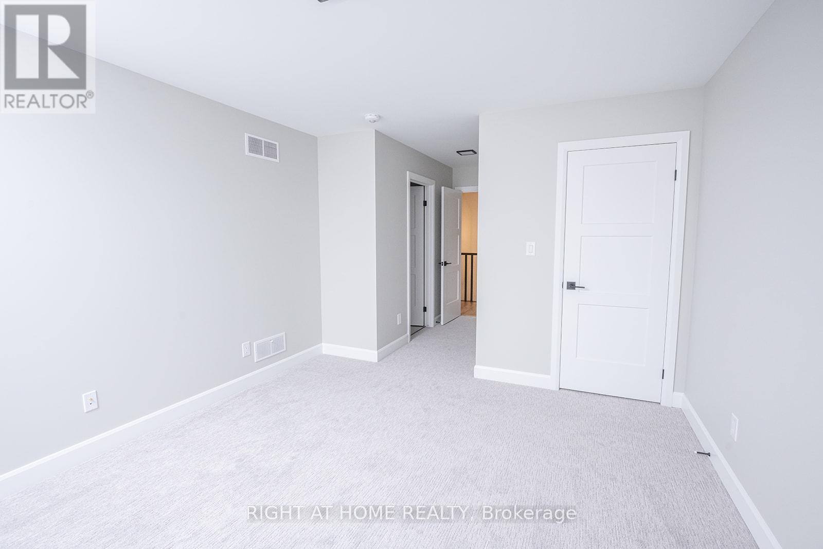 3909 Mitchell Crescent Property Photo 24