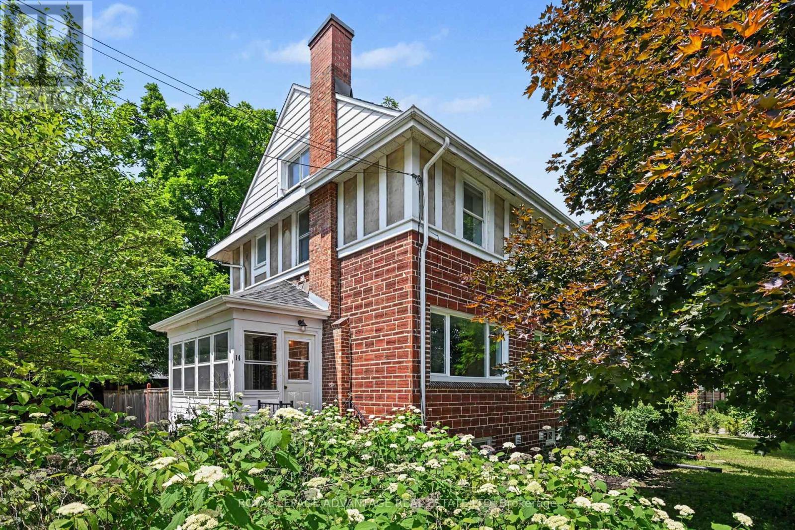 14 BECKWITH STREET E Property Photo 1