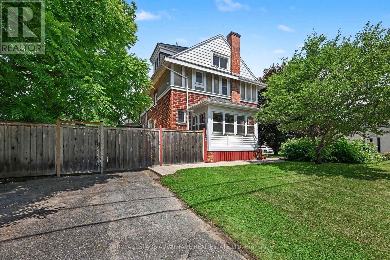 14 Beckwith Street E Property Photo 2