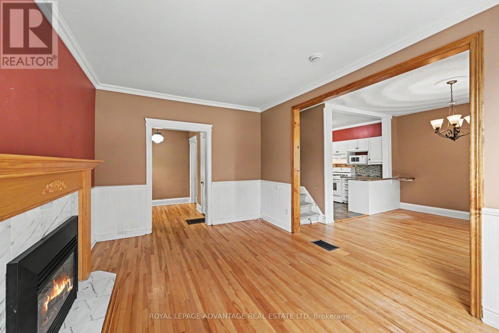 14 Beckwith Street E Property Photo 8