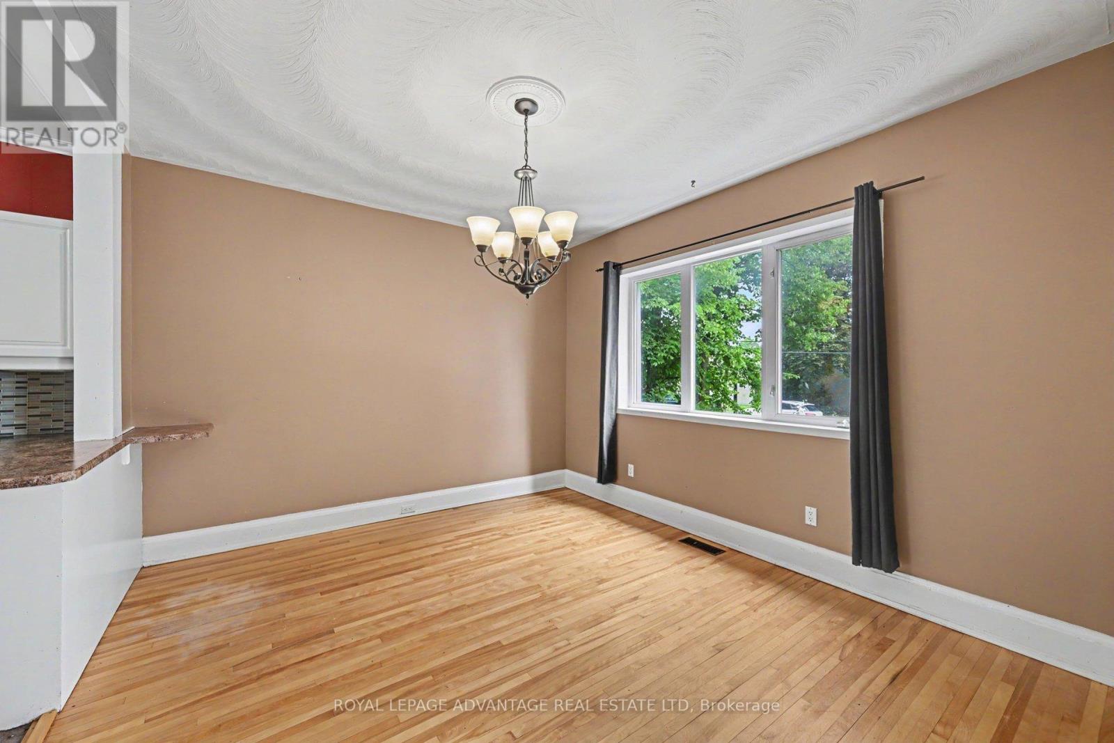14 Beckwith Street E Property Photo 11