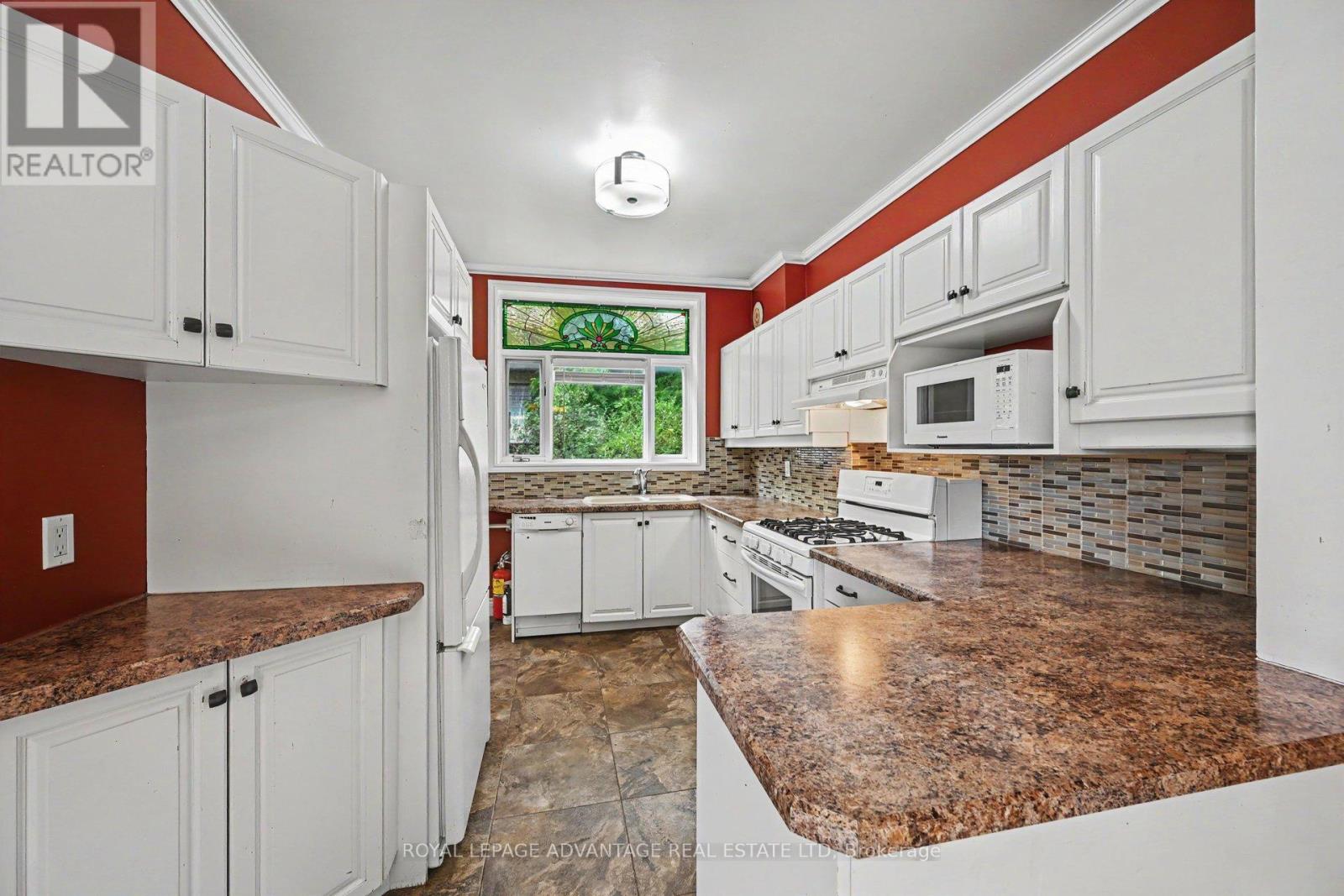 14 Beckwith Street E Property Photo 13